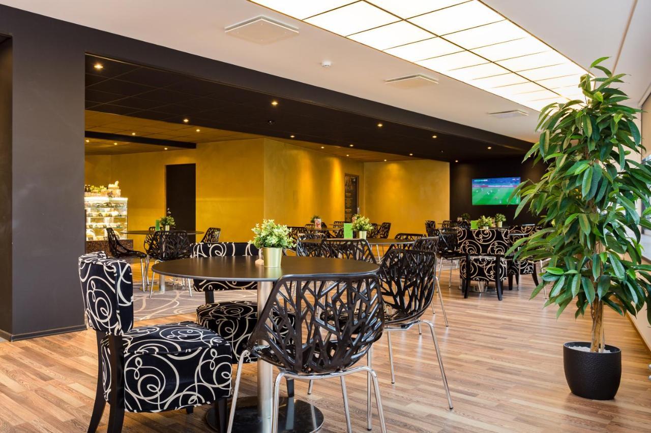Hotel Dzingel Tallinn Bagian luar foto